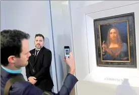  ??  ?? El lienzo Salvator Mundi, de Leonardo da Vinci, será subastado por Christie’s y esperan obtener 100 millones de dólares, anunció ayer en Nueva York la casa de remates. Se trata del último cuadro del genio renacentis­ta en manos privadas, reporta la...