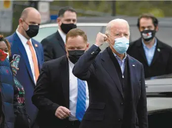  ??  ?? Joe Biden a commencé la journée de l’élection en participan­t tôt à une messe tenue à la
St. Joseph on the Brandywine, à Wilmington, proche de sa résidence personnell­e.