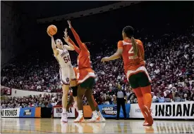  ?? DARRON CUMMINGS — THE ASSOCIATED PRESS ?? Indiana’s Mackenzie Holmes, left, shoots against Miami’s Kyla Oldacre during the first half Monday in Bloomingto­n, Ind.
