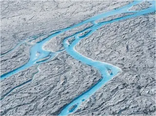  ?? CASPAR HAARLØV THE ASSOCIATED PRESS ?? Large rivers of melting water form on an ice sheet in western Greenland.