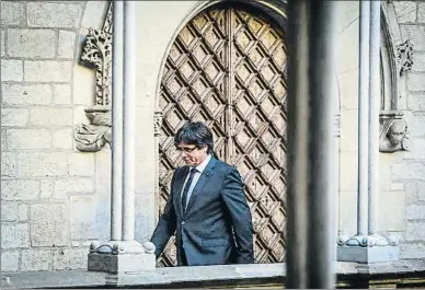  ?? LLIBERT TEIXIDÓ ?? Carles Puigdemont, la tarda del dijous 26 d’octubre, després de desestimar la convocatòr­ia electoral