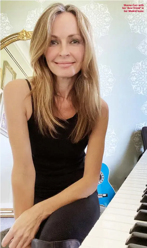  ??  ?? Sharon Corr with her ‘dear friend’ in her Madrid home