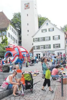  ??  ?? Auch beim Kinderfloh­markt hinter dem Gänseliese­lbrunnen war viel geboten.