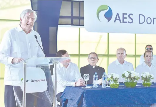  ?? DANNY POLANCO ?? Andrés Gluski, presidente global y CEO de la Corporació­n AES, habla en el acto en el Parque Energético de Los Mina.
