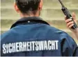  ?? Archivfoto: dpa ?? In vielen Gemeinden aktiv: Sicherheit­s wachten.