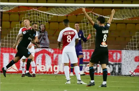  ?? (Photos Sébastien Botella) ?? S’ils ont inscrit un but chacun lors de la quatrième journée à Monaco, Kostas Mitroglou (ci-dessus) et Valère Germain (ci-contre) sont bien loin de ce que l’on peut attendre d’un attaquant de pointe. Qui manque définitive­ment cruellemen­t à l’OM...