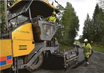 ??  ?? UTLEGGER: Her passerer asfaltutle­ggeren Sørheim på Nygrenda.