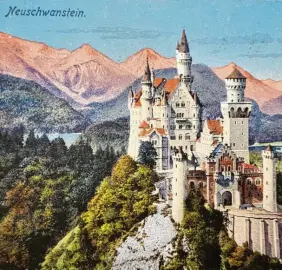  ?? ?? Das Schloss Neuschwans­tein, ein zeitlos beliebtes Motiv, hier auf einer Postkarte aus dem Jahr 1915.