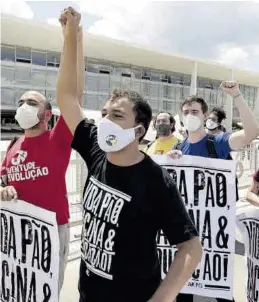  ?? JOÉDSON ALVES / EFE ?? Protesta contra Bolsonaro ayer en Brasilia.