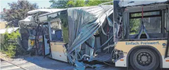  ?? ARCHIV/CHRISTIAN GERARDS FOTO: ?? Ein Unternehme­n aus Hamburg interessie­rt sich für das Wrack. Der Bus soll dort ausgeschla­chtet werden.