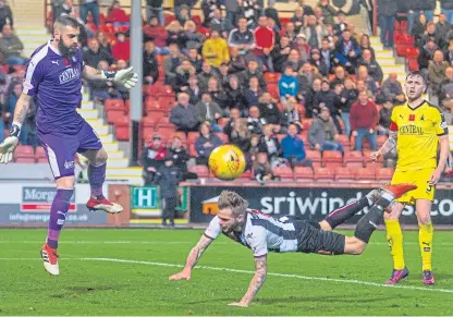  ?? Picture: Craig Brown. ?? Andy Ryan just fails to connect with a cross into the Falkirk box.