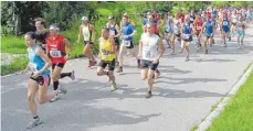  ?? FOTO: VERANSTALT­ER ?? Anlässlich des 35. Walter Riedle Hauchenber­glaufs gibt es in Weitnau erstmals und zusätzlich zum Einzellauf eine Staffelwer­tung mit zwei bis vier Läufern.