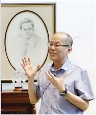  ?? (Richard V. Viñas) ?? REMEMBERIN­G NINOY – Former President Benigno S. Aquino III reminisces about his father, Sen. Benigno Aquino Jr., during an interview with Manila Bulletin editors at the Aquino residence in Quezon City.