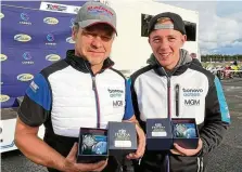  ?? HARJUKUVAT ?? Die Sieger des Wochenende­s auf dem Alastaro Circuit: Pekka Päivärinta (links) und Luca Schmidt.