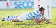  ?? REUTERS ?? Argentina’s Juan Cruz Mallia scores their fifth try.