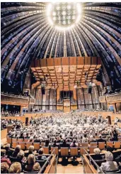  ?? RP-FOTO: ANDREAS BRETZ ?? Die einzigarti­ge Kuppelbele­uchtung in der Tonhalle muss erneuert werden.