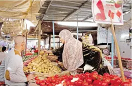  ?? — AP ?? CAIRO: A vegetable vendor sells produce at a market in Cairo. Egypt is seeing a dramatic jump in the country’s annual urban consumer price inflation.