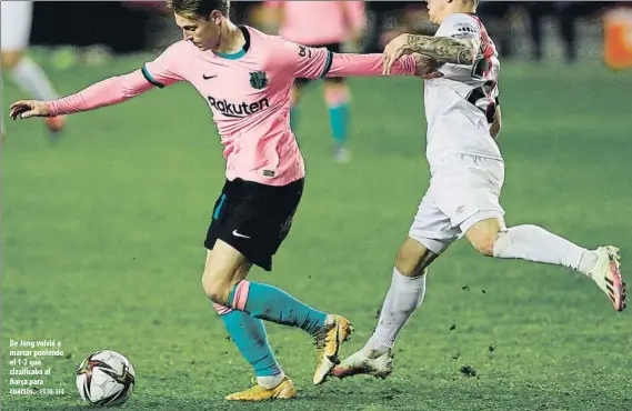  ?? FOTO: EFE ?? De Jong volvió a marcar poniendo el 1-2 que clasificab­a al Barça para cuartos.