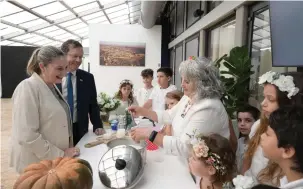  ?? (Amos Ben Gershom/GPO) ?? PRESIDENT ISAAC HERZOG and his wife, Michal, learn how to make cheese from cheese maker Efrat Gabay.