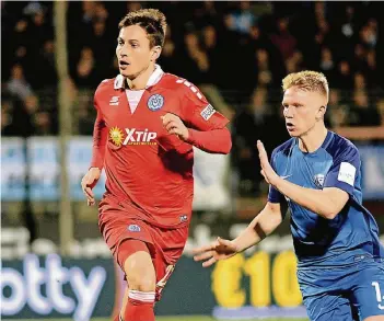  ?? FOTO: UDO KREIKENBOH­M ?? Fabian Schnellhar­dt (links) lieferte in Bochum seine stärkste Saisonleis­tung ab.