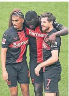  ?? FOTO: DPA ?? Amine Adli, Victor Boniface und Jonas Hofmann (v.l.) bejubeln das 1:0.