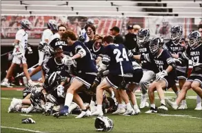  ?? Dave Stewart / Hearst Connecticu­t Media ?? Staples players celebrate their victory over top-seeded Darien in the CIAC Class L championsh­ip Sunday.