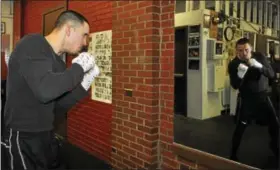  ?? BARRY TAGLIEBER - FOR THE PHOENIX ?? Phoenixvil­le profession­al boxer Kevin Garcia checks out his stance through a mirror at the Civic Center during a practice session. Garcia will be in action on April 18at the Valley Forge Casino Resort for his second pro fight. He dropped his pro debut...