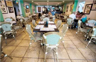  ??  ?? El restaurant­e Don Tello fue relocaliza­do de la Placita de Santurce a Cataño hace nueve años. El local cuenta con salón comedor, salón de actividade­s y barra.