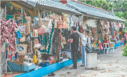 DECLINING TRADE: THE STRUGGLE OF MACTAN’S SOUVENIR VENDORS | Sun.Star ...