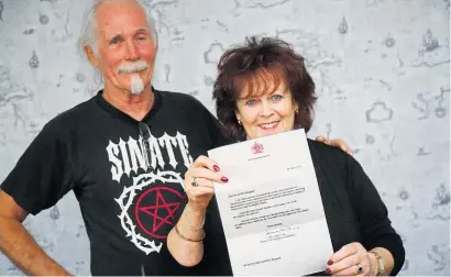  ?? Picture / NZME ?? Marie Sheppard says she and her husband Mike will treasure the letter from Buckingham Palace.