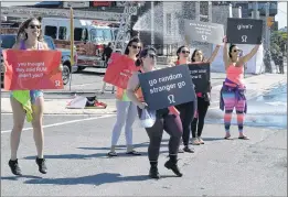  ?? JOE GIBBONS/THE TELEGRAM ?? Lululemon staff from the Avalon Mall store rally for runners on Harvey Road.