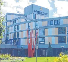  ?? FOTO: MICHAEL KROHA ?? Wird das Golden Tulip-Hotel an der Donau in Neu-Ulm doch noch verkauft? Was der Besitzer, die Anter-Group aus Düsseldorf, damit vorhat, ist noch immer nicht ganz klar.