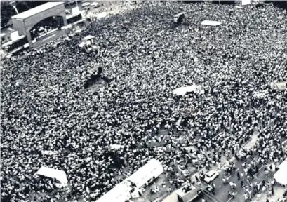  ?? ?? El festival recibió de inmediato las críticas de Los Violadores y Virus.