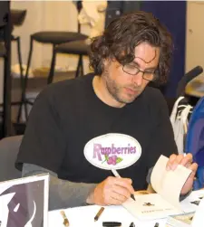  ?? (Photos: Wikimedia Commons) ?? MICHAEL CHABON at a book signing at in 2006.