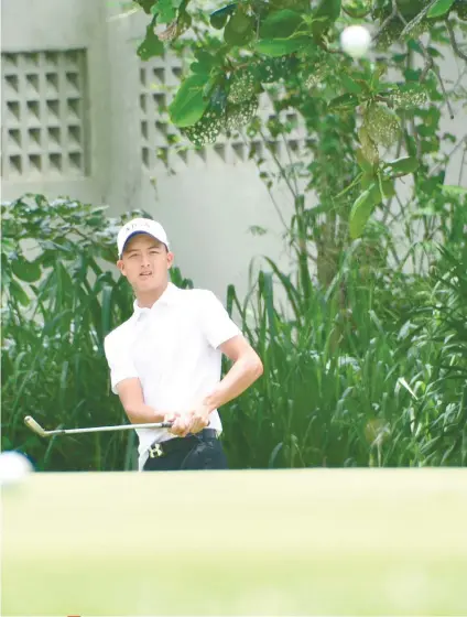  ?? ALAN CUIZON SUNSTAR FOTO / ?? SEVEN-YEAR MOVE. Seven years after picking up the sport in the Cebu Country Club jungolf program, Peter Tyler Po made a name for himself after becoming the first golfer from Cebu to win the Philippine Amateur Open Match Play championsh­ips.