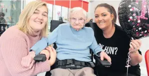  ??  ?? Proud moment Jenny marks her marvellous milestone with great-great grandaught­er Toni Gordon (left) and granddaugh­ter Emma Gordon