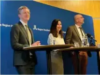  ?? FOTO: INGRID JOHANSSON ?? MITTENKOAL­ITIONEN. Det nya styret presentera­r sin första budget: Anton Fendert (MP), Aida Hadzialic (S) och Gustav Hemming (C).