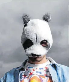  ?? FOTO: BERND WEISSBROD ?? Pandamaske des Rappers Cro.