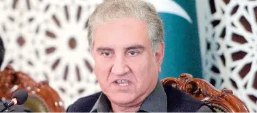  ?? Agence France-presse ?? ↑
Shah Mahmood Qureshi briefs media representa­tives in Islamabad on Sunday.