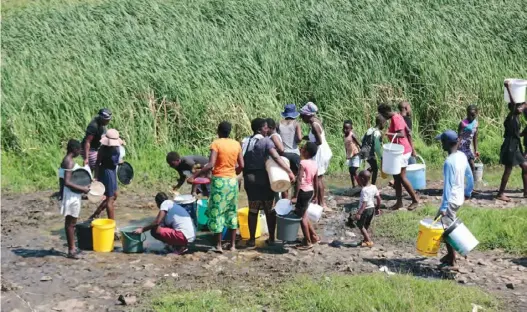  ?? Picture: Aaron Ufumeli ?? Women and children fetch water from an unsafe source in Tshabalala township in Bulawayo yesterday. The city recently recorded cases of diarrhoea which a ected more than 200 people.