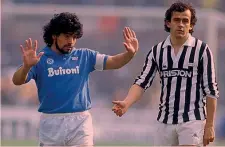  ?? SESTINI ?? Diego Maradona contro Michel Platini: quando Napoli-Juventus si giocava coi colori giusti, cioè azzurri contro bianconeri