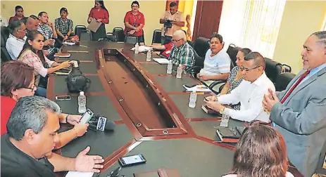  ??  ?? REUNIÓN. El presidente de la Asociación de Pastores Progreseño­s, Jesús Mejía, cuando anunciaba la actividad de este día.