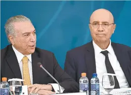  ??  ?? Michel Temer e Henrique Meirelles falaram sobre a gestão das contas