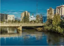  ??  ?? SKYLINE VIEW: The Chena River flows through Fairbanks.