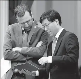  ??  ?? DEMOCRATIC state Sens. Ben Allen, left, of Santa Monica and Richard Pan of Sacramento confer Monday at the state Capitol on their vaccinatio­n bill.