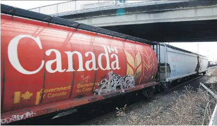  ?? THE CANADIAN PRESS ?? With another big harvest, prairie grain farmers are worried about a repeat of a rail bottleneck that occurred in 2013-2014.