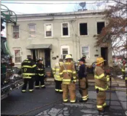  ?? PETE BANNAN - MEDIANEWS GROUP ?? Firefighte­rs were called to this home on Irving St. in Trainer for a bedroom fire Monday afternoon.