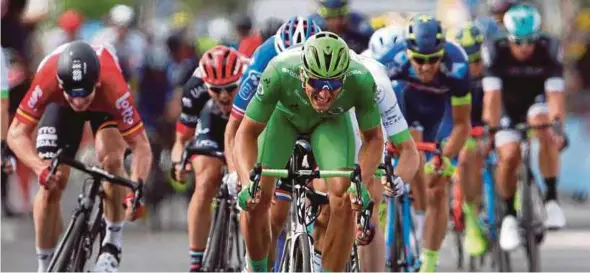  ?? REUTERS PIC ?? Quick-Step Floors rider Marcel Kittel (centre) cycles to win Stage 11 of the Tour de France on Wednesday.