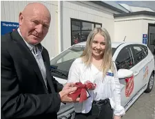  ?? BEJON HASWELL/STUFF ?? Timaru’s deputy mayor Steve Wills presents the Salvation Army’s Chloe O’Neill with the keys to cars being used for the Timaru driver mentor programme.