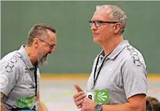  ?? RP-FOTO: DIETRICH JANICKI ?? Zu viele Fehler: Coach Jürgen Tiedermann (rechts) und Co-Trainer Markus Flieter fanden die Leistung gegen Remscheid „zum Schreien“.